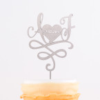 Cake Topper mit Initialien und Datum im Herz