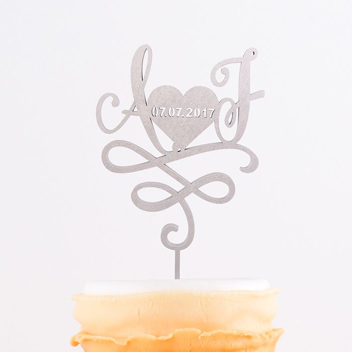 Cake Topper mit Initialien und Datum im Herz main product photo